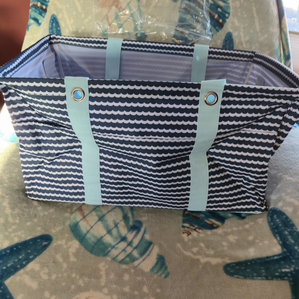 Thirty-One Scallop Stripe Deluxe Utility Tote